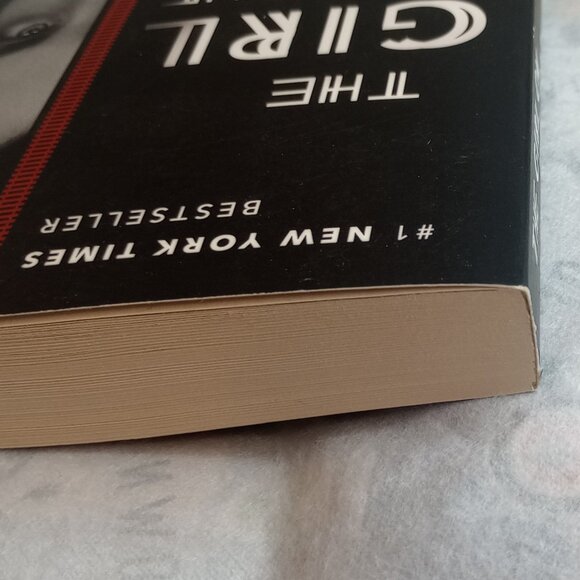 The Girl on The Train Paula Hawkins 2016 - Picture 9 of 13